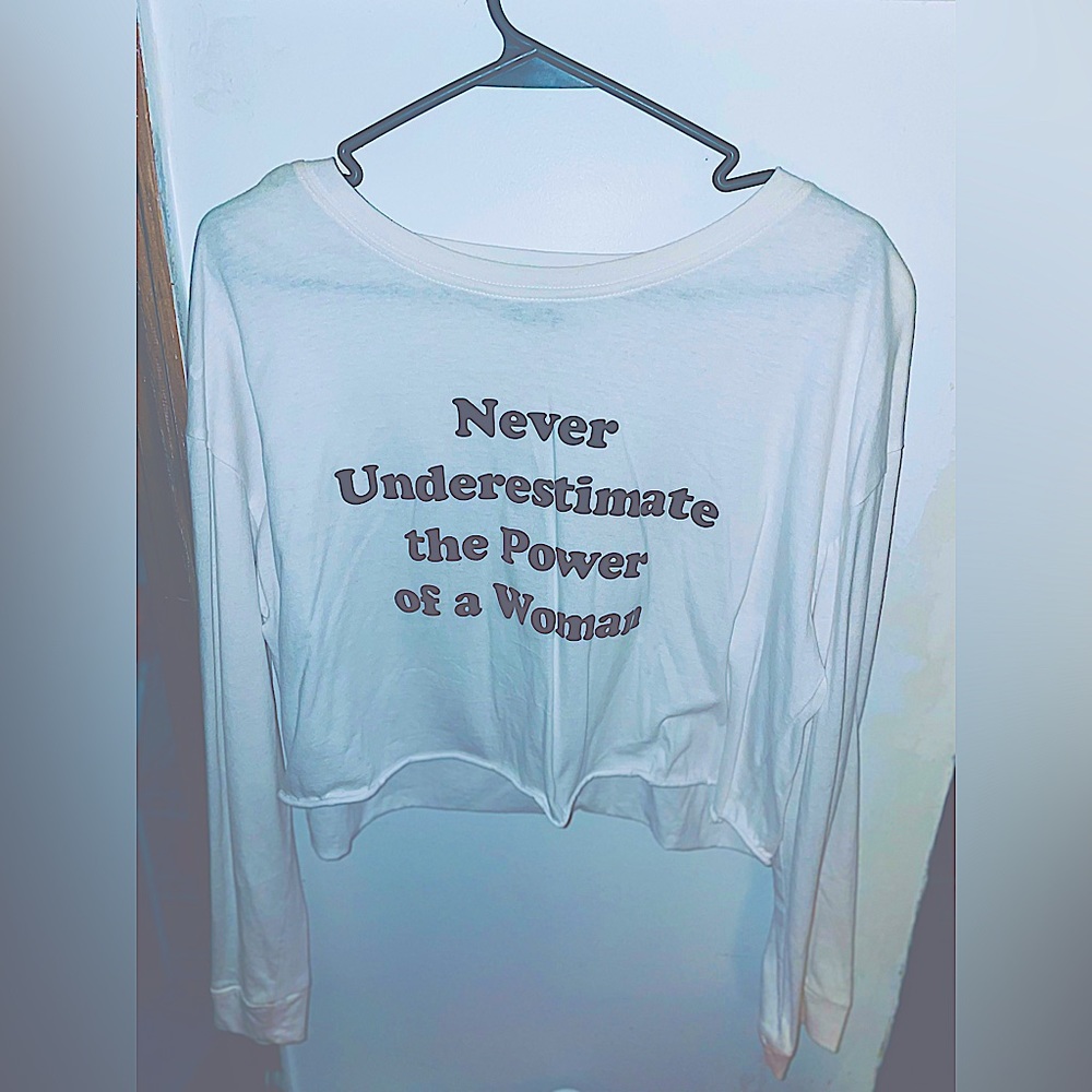 White Long-Sleeved 1X Crop Top Quoted Never Underestimate The Power Of A Women”